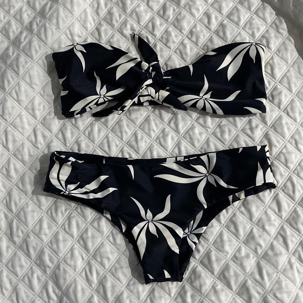 Mikoh size medium bikini set EUC